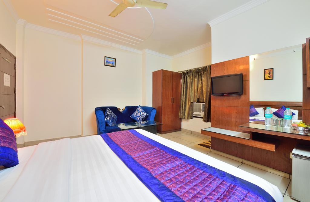 Hotel Centra 3*