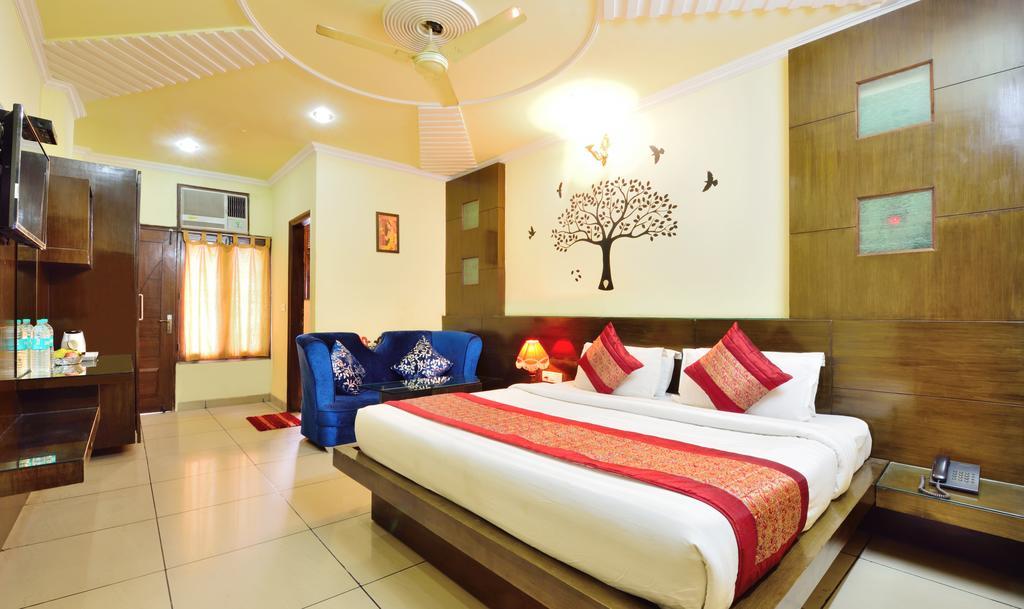 Hotel Centra 3*