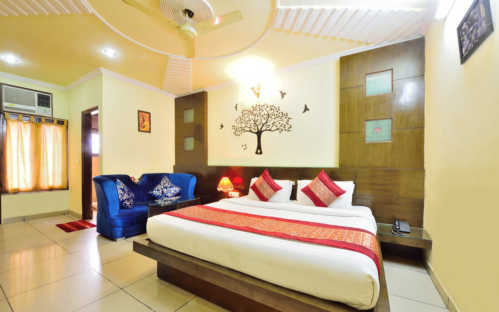 Hotel Centra 3*